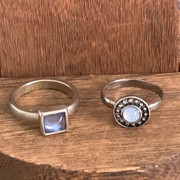 ♥️ Sale 3for$15! Two Silver Tone Moonstone Rings size 7 - Picture 1 of 6